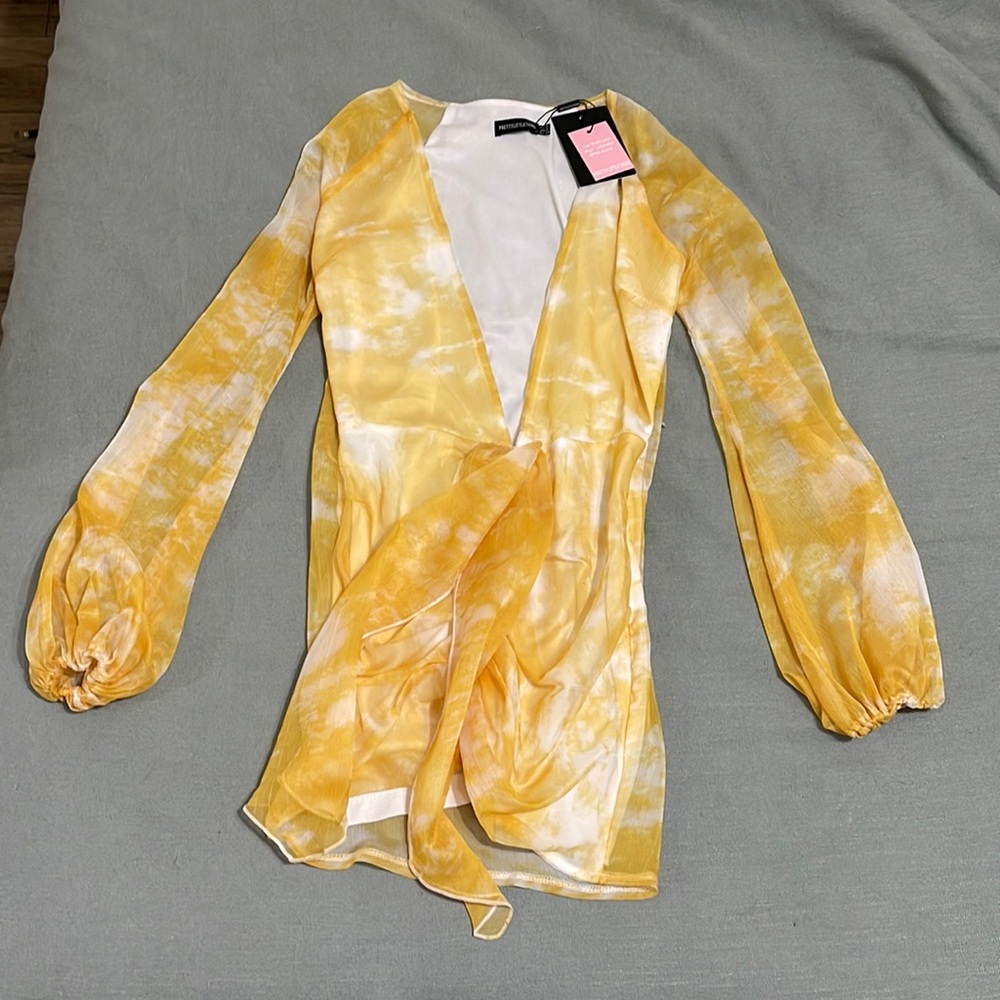 Long sleeved low cut mini dress!
